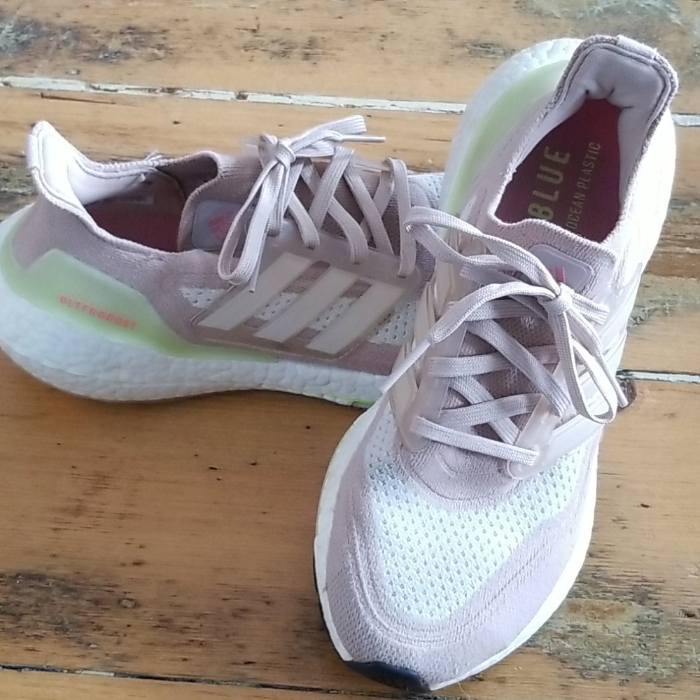 ADIDAS ULTRABOOST 21 Women's Size 7